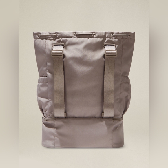 ๐๐ Beyond Yoga Convertable Gym Bag Pull-Cord Top - Picture 3 of 12